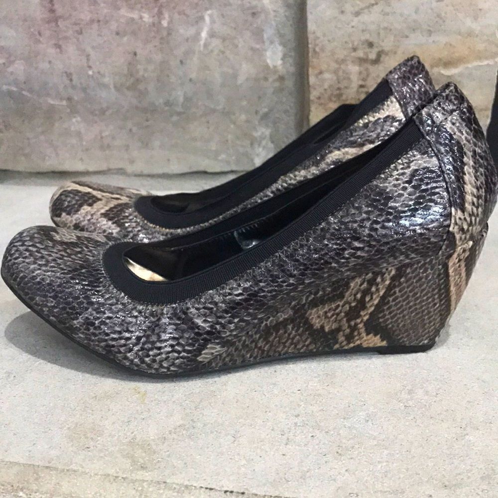 BCBG Paris Women's Wedges, 6.5, Black, Cream, Grey